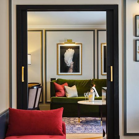 The Mayfair Townhouse - An Iconic Luxury Hotel London Exterior photo A suite at the hotel