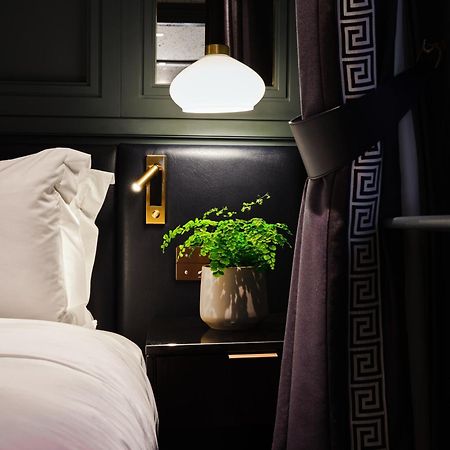 The Mayfair Townhouse - An Iconic Luxury Hotel London Exterior photo A room at the hotel