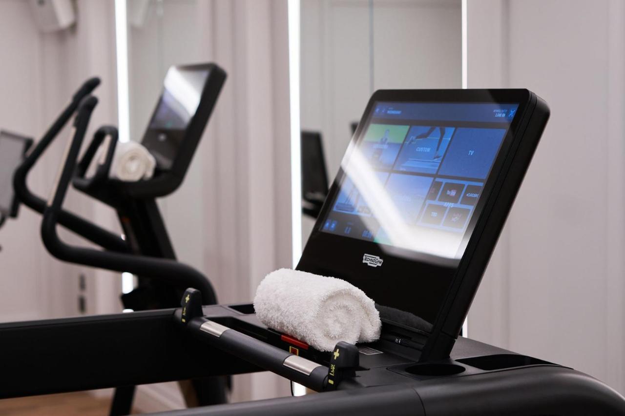 The Mayfair Townhouse - An Iconic Luxury Hotel London Exterior photo A treadmill with a touchscreen display