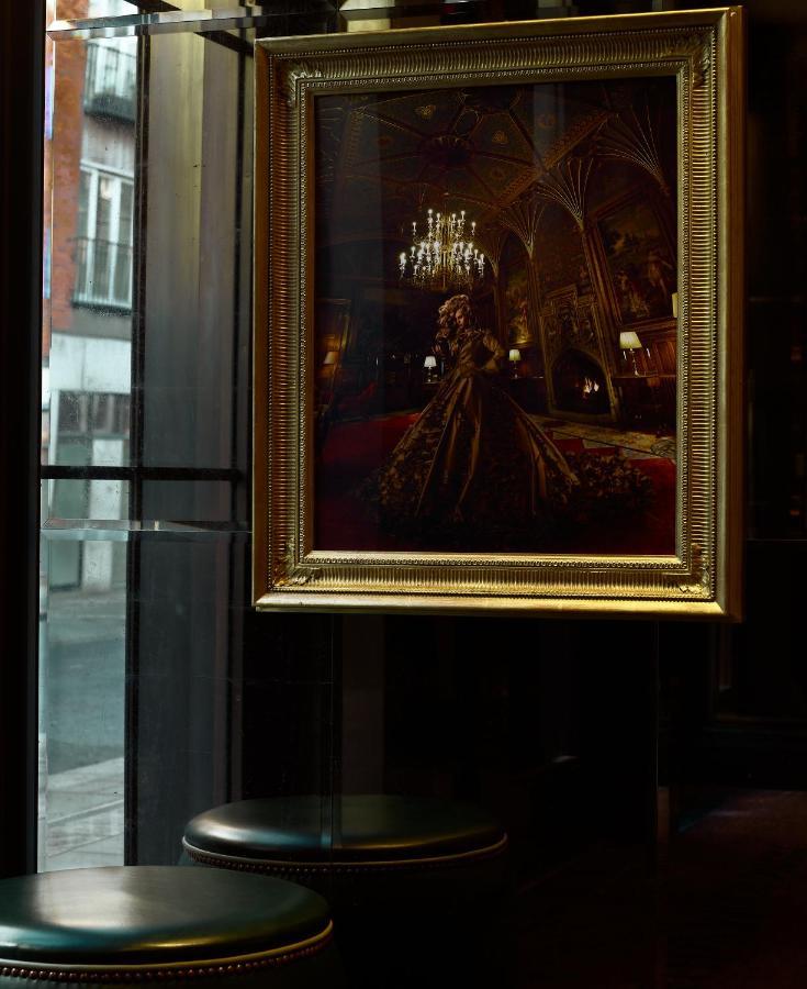 The Mayfair Townhouse - An Iconic Luxury Hotel London Exterior photo The painting in 2011