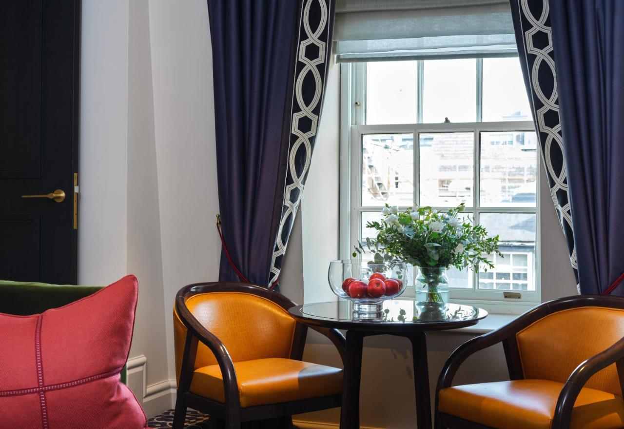 The Mayfair Townhouse - An Iconic Luxury Hotel London Exterior photo A suite at the hotel