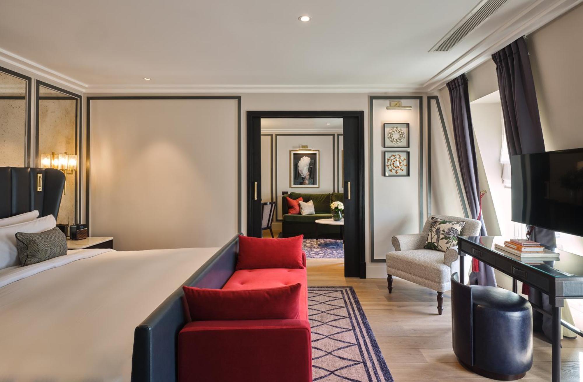 The Mayfair Townhouse - An Iconic Luxury Hotel London Exterior photo A suite at the hotel