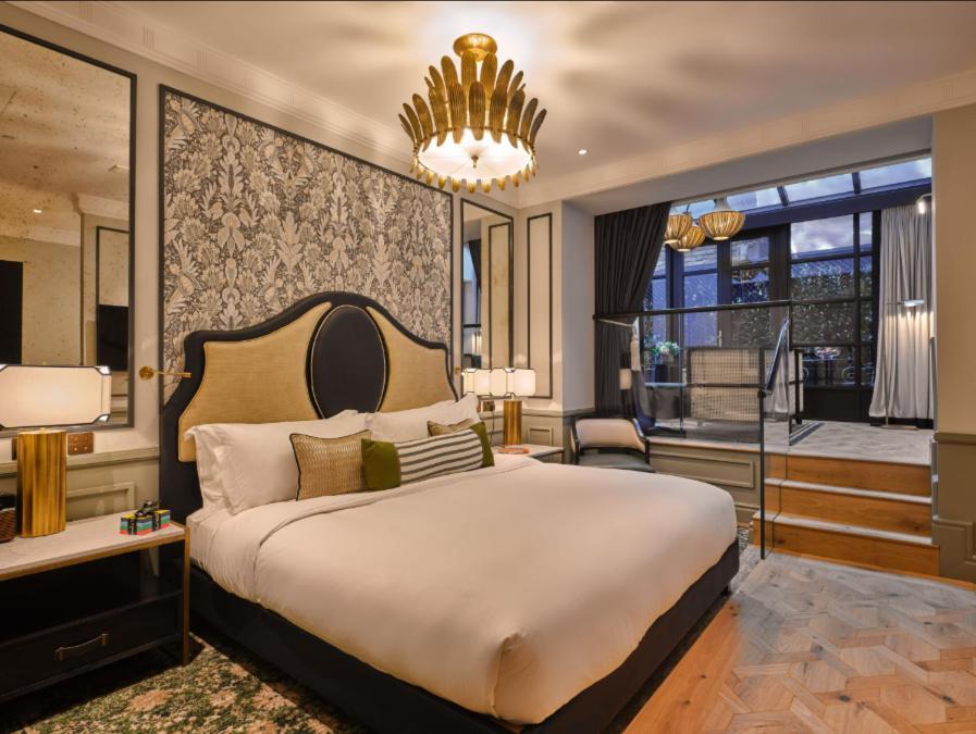 The Mayfair Townhouse - An Iconic Luxury Hotel London Exterior photo A bedroom at the hotel
