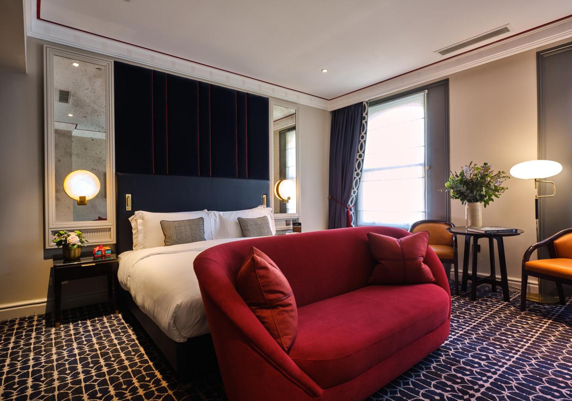 The Mayfair Townhouse - An Iconic Luxury Hotel London Exterior photo A suite at the hotel