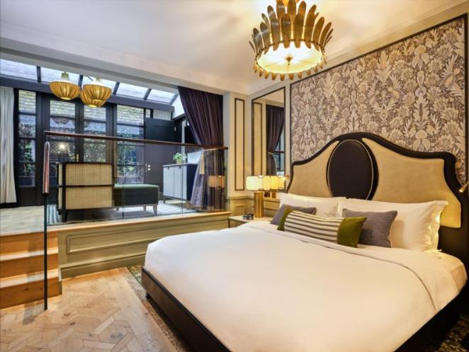 The Mayfair Townhouse - An Iconic Luxury Hotel London Exterior photo A bedroom at the hotel