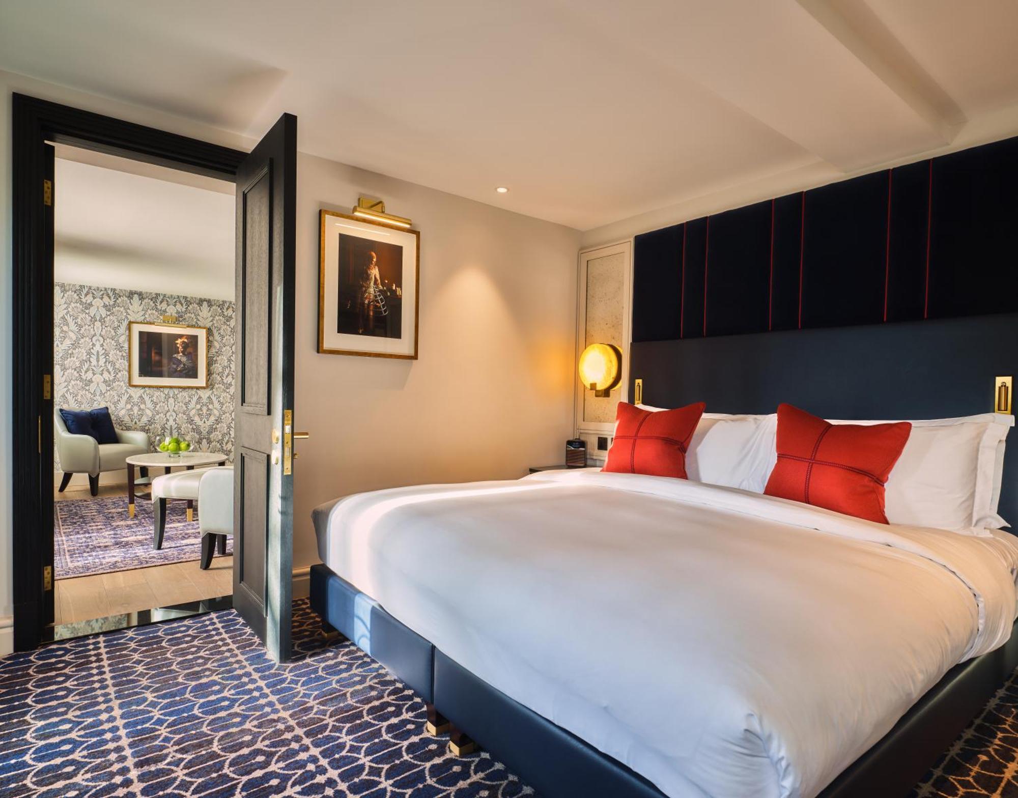 The Mayfair Townhouse - An Iconic Luxury Hotel London Exterior photo A bedroom at the hotel