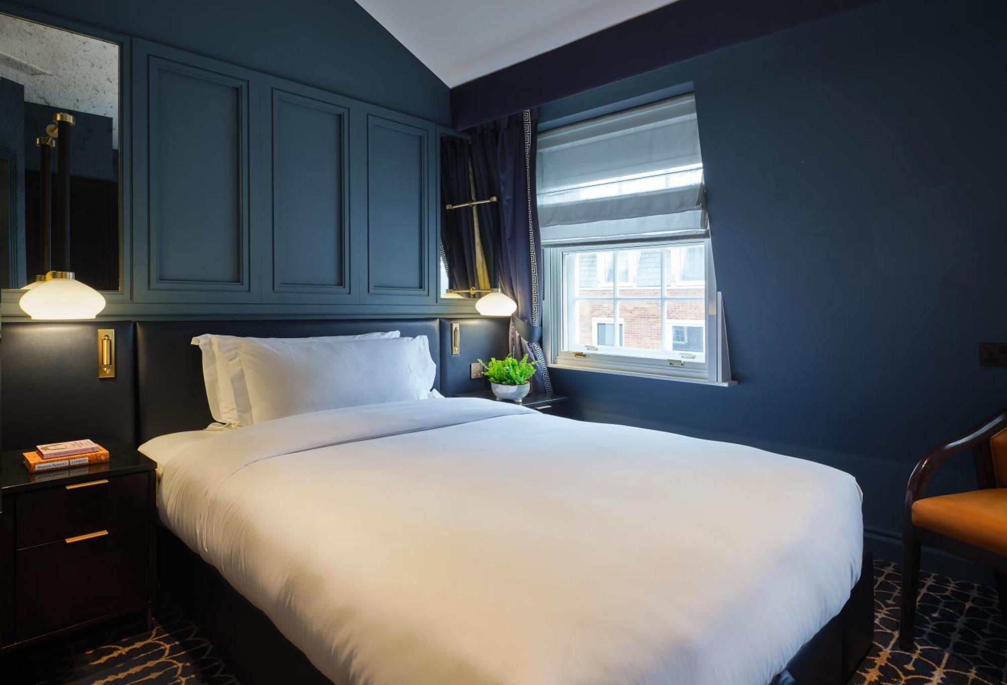 The Mayfair Townhouse - An Iconic Luxury Hotel London Exterior photo A bedroom at the hotel